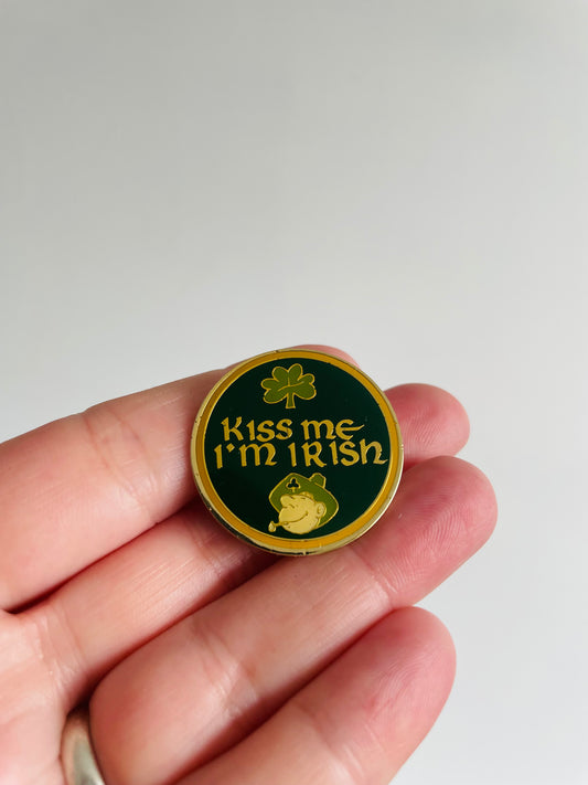 St. Patrick's Day Holiday Pin - Kiss Me I'm Irish