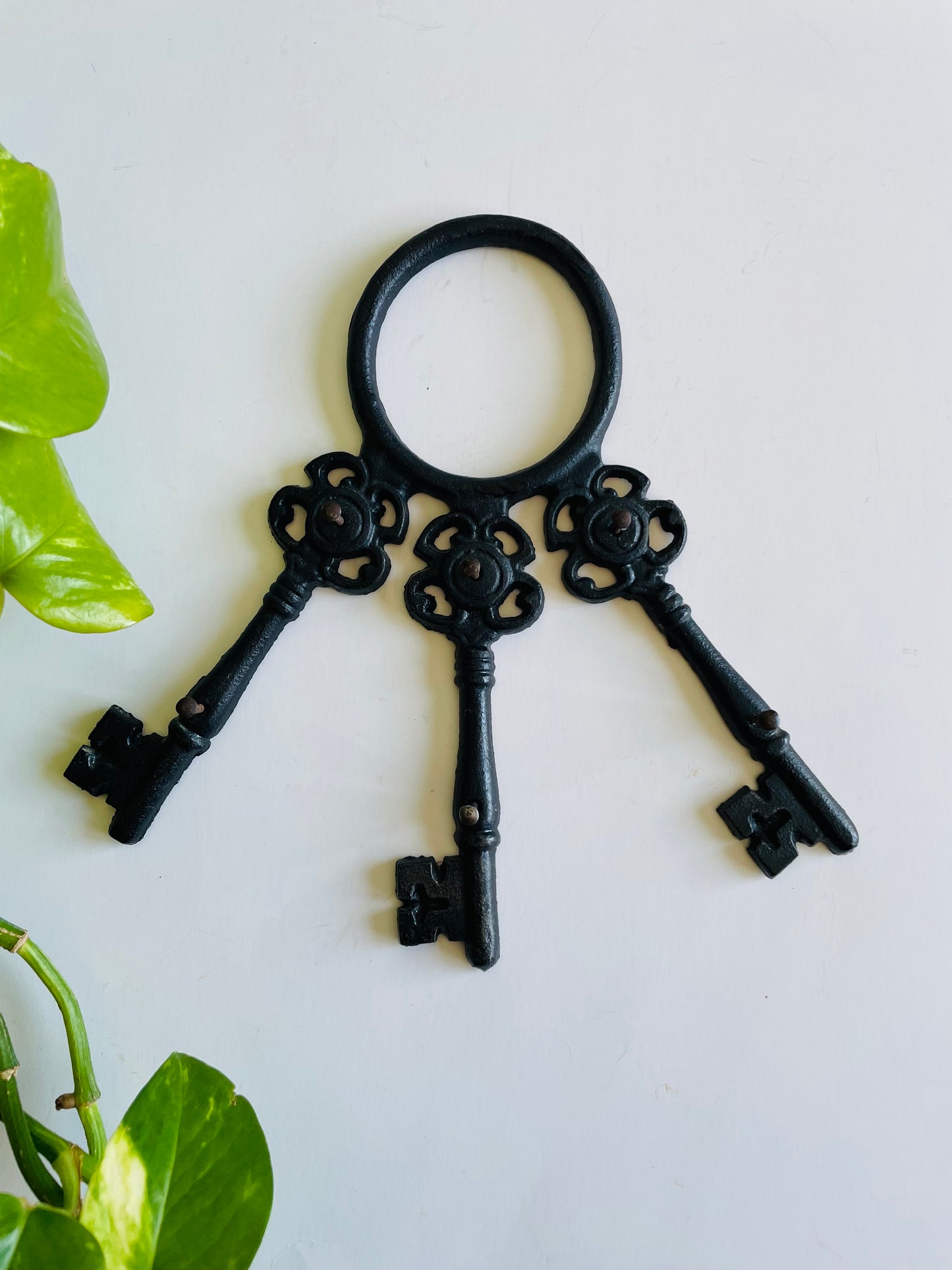 Cast Iron Key Rack Holder with 6 Hooks for Hanging - Made in Taiwan