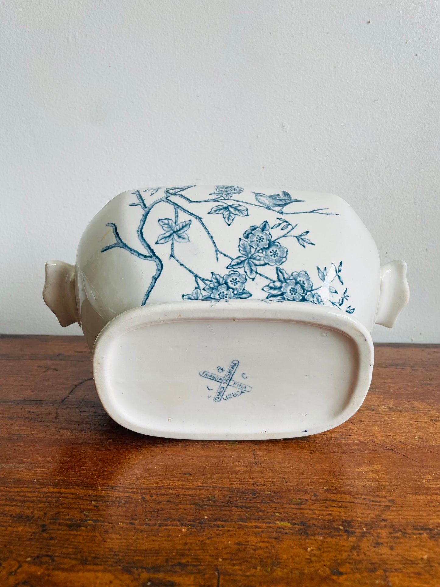 Antique Faiança Fina / Fine Earthenware Fábrica d'Alcântara Lisbon Portugal Tureen Planter Pot Bowl with Blue Bird & Flower Transferware Design & Handles