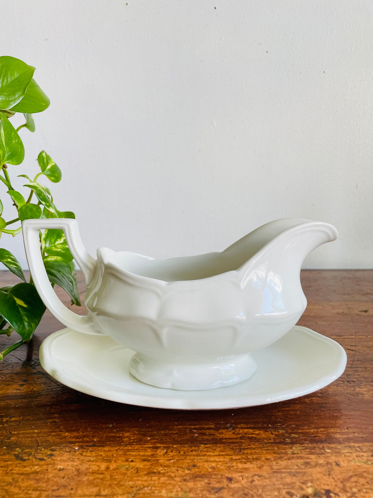 Vintage Royal Staffordshire Heirloom English Ironstone by J & G Meakin Gravy Sauce Boat & Plate - Made in England