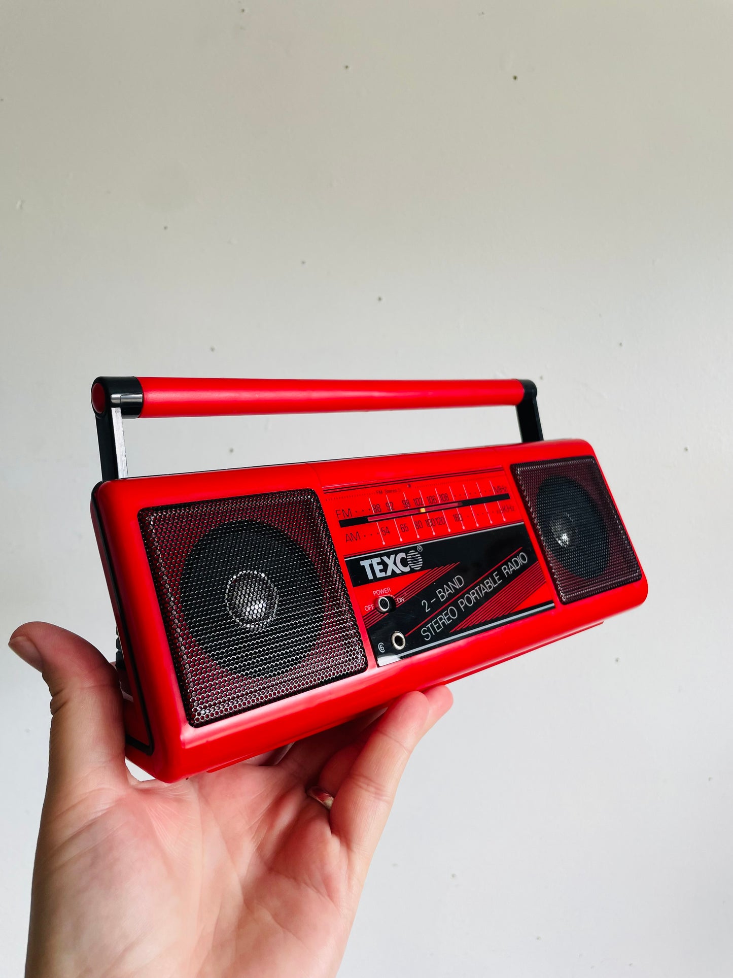 Vintage Red Texco 2-Band Stereo Portable FM/AM Radio Model No. 3000 - Takes 4 AA Batteries (Not Included) - Tested / Works!