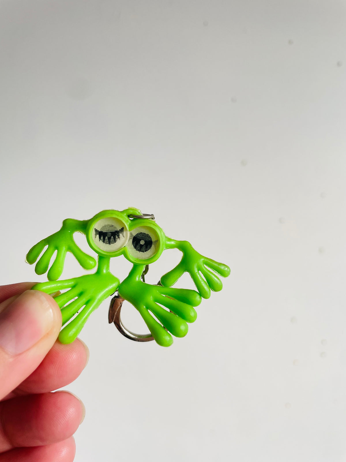 Vintage Green Alien Monster Keychain with Lenticular Flicker Open / Closed Eyes