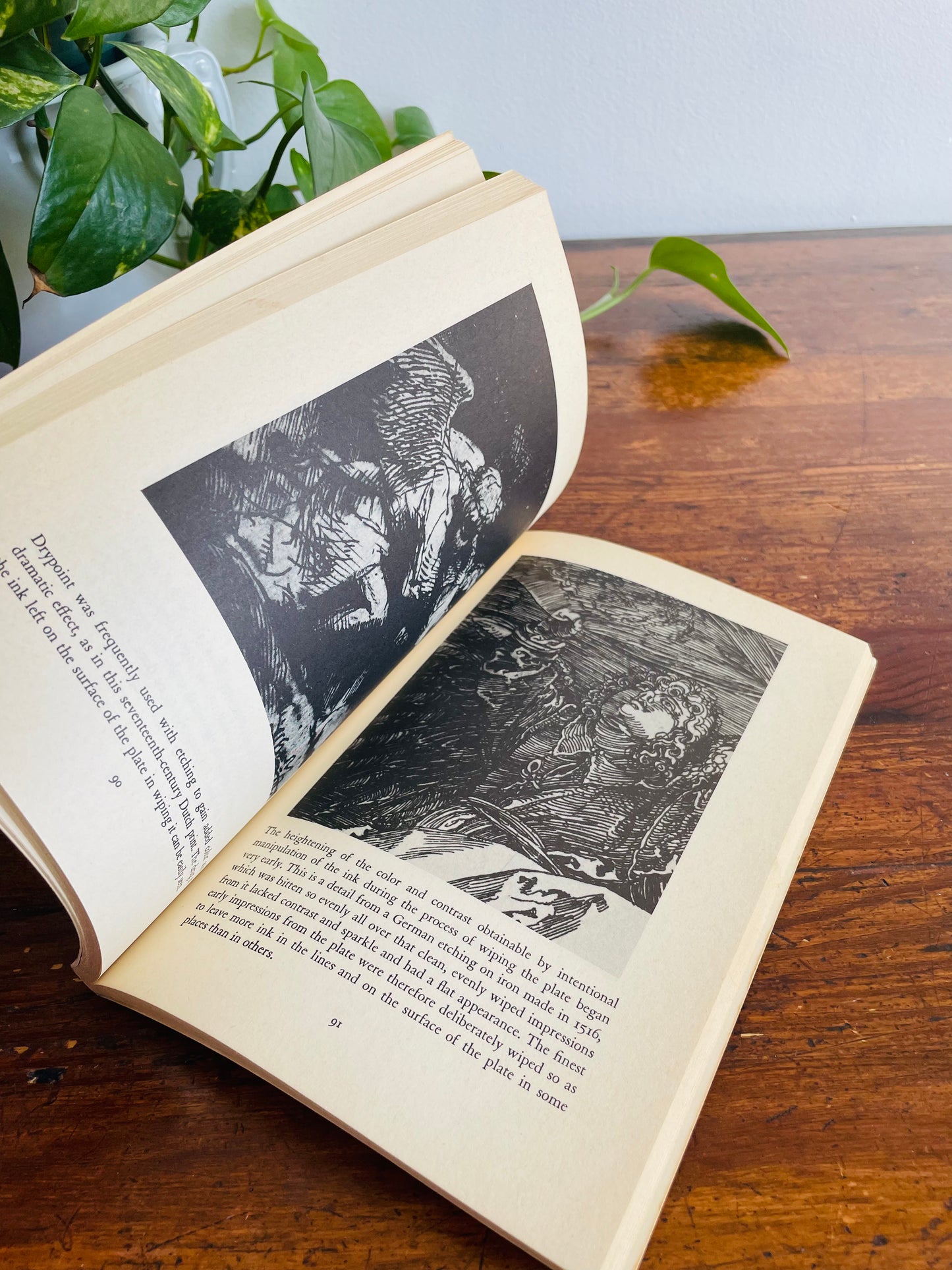 How Prints Look: Photographs with Commentary - Paperback Book (1943)