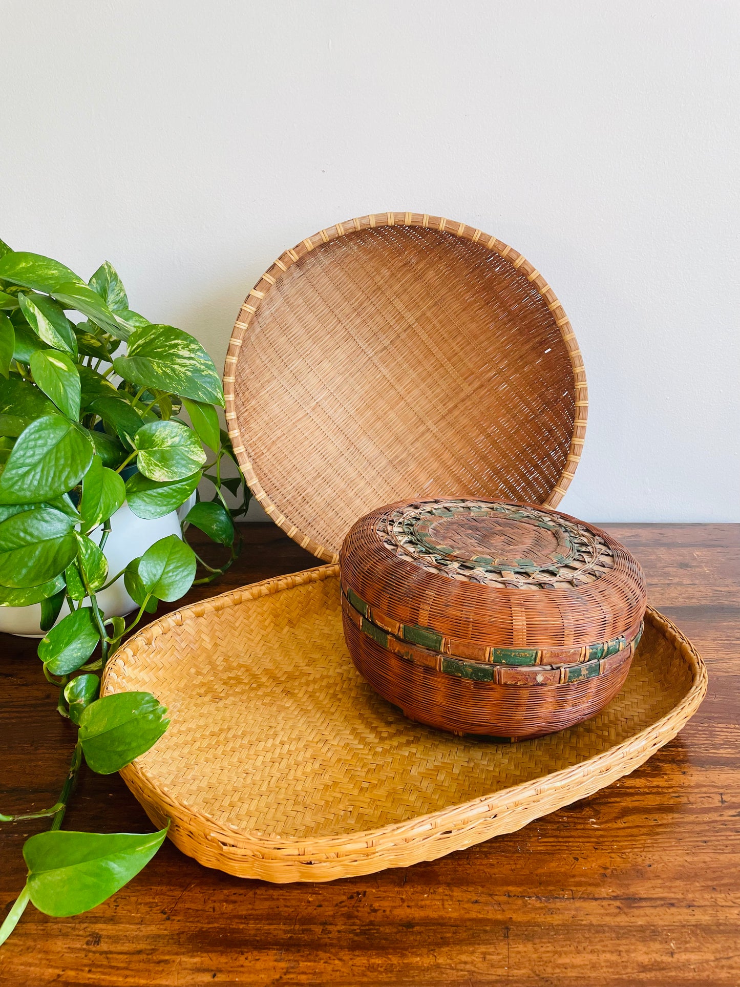 Round Wicker Basket with Lid and Woven Design