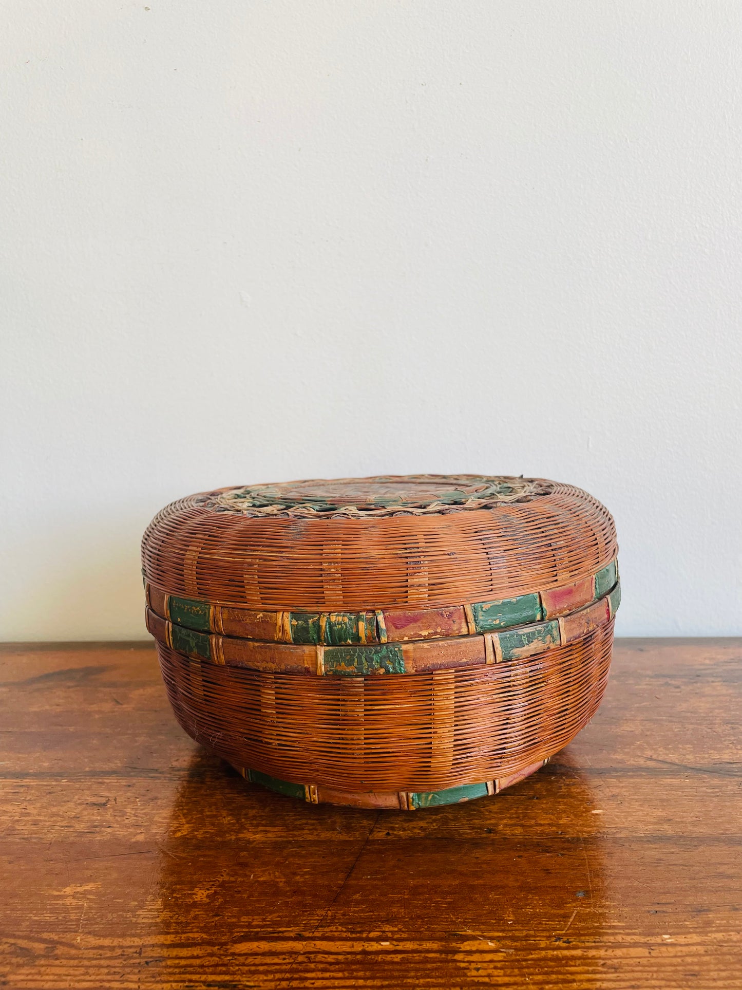Round Wicker Basket with Lid and Woven Design