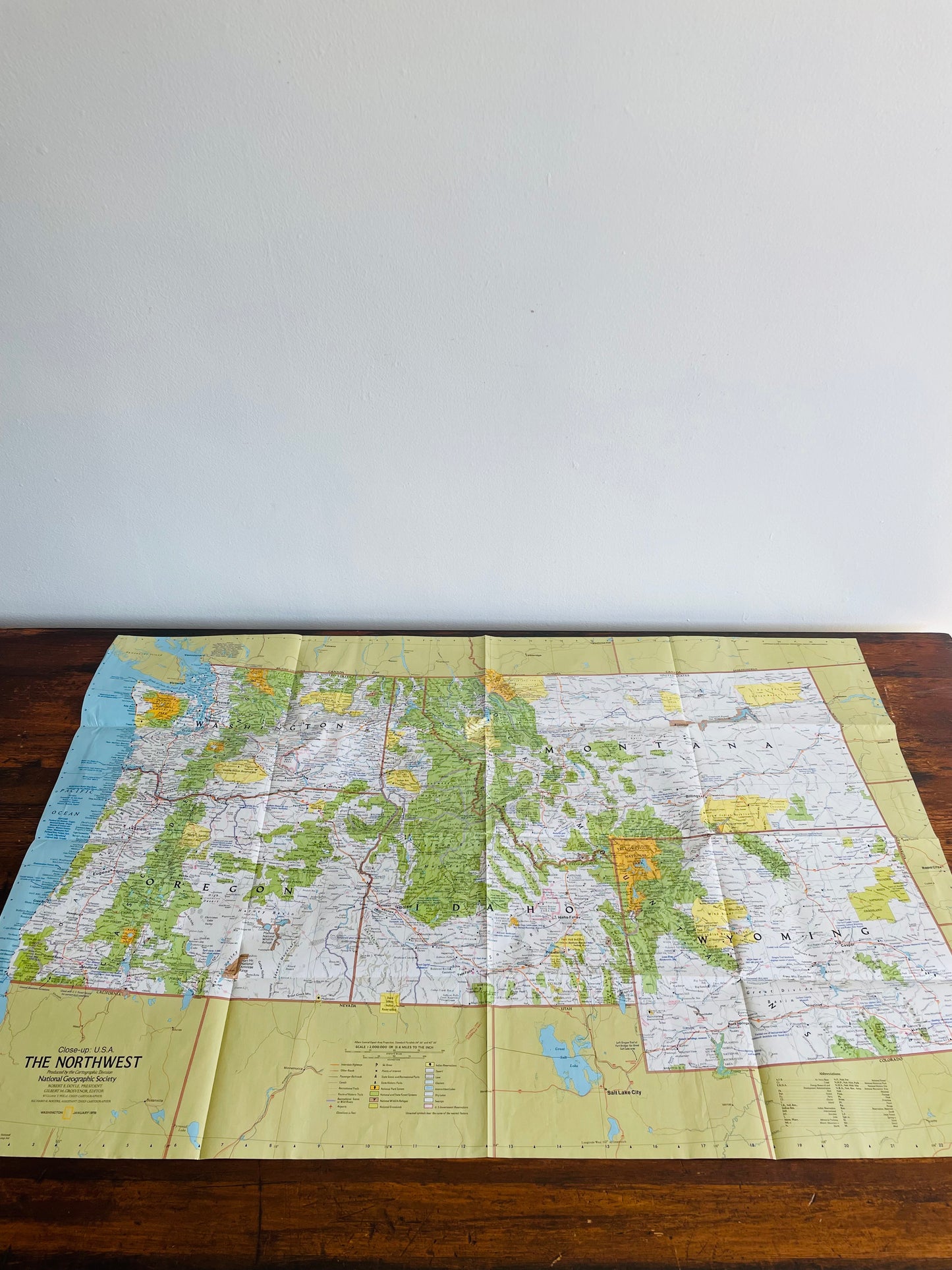 1978 National Geographic Close-Up USA Map - Washington, Oregon, Idaho, Montana, Wyoming