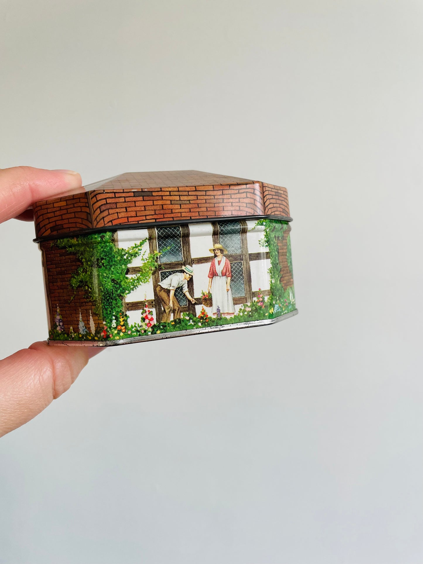 National Trust Cottage No. 4 Tin with Lid - Ian Logan Ltd. London, Illustrated by Bill Dare - 1983
